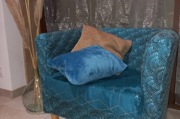 APRES/ Tapissage d'un fauteuil Tonneau Ikea à Feillens