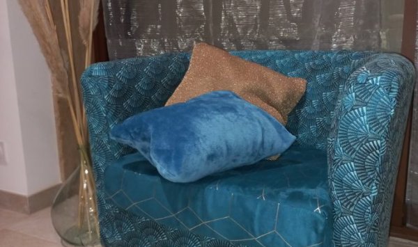 APRES/ Tapissage d'un fauteuil Tonneau Ikea à Feillens