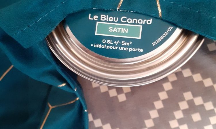 Choix des couleurs Tapissage d'un fauteuil Tonneau Ikea à Feillens