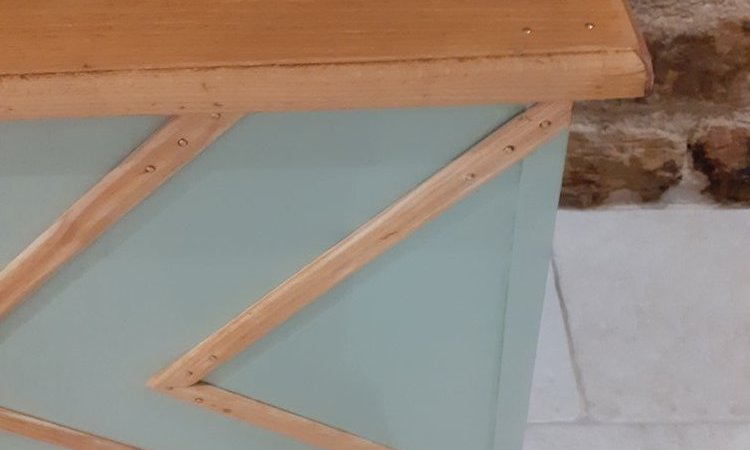 APRES/ Relooking d'un coffre en bois après aérogommage à St Etienne sur Reyssouze
